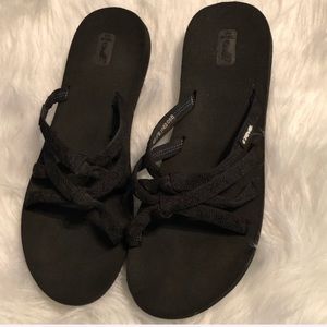 Teva Sandals 6492 Black Sz 9 Excellent Condition